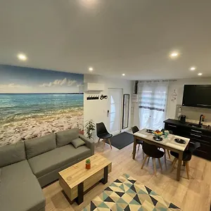 https://petit-chteau.hotels-rhonealpes.com